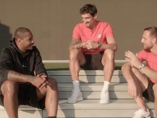 Carmelo Anthony con Savic y Oblak