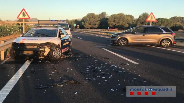 Un detenido por conducir contradirección en la AP-7 sentido Barcelona a la altura de Cambrils (Tarragona). Un detenido por conducir contradirección en la AP-7 sentido Barcelona a la altura de Cambrils (Tarragona).