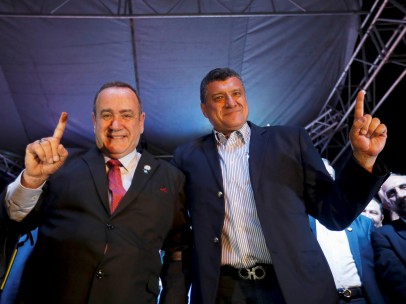 El conservador Alejandro Giammattei se autoproclama presidente de Guatemala