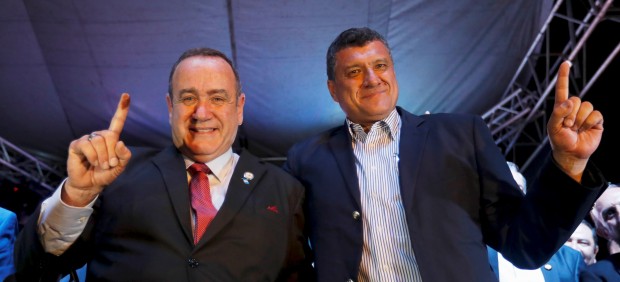 El conservador Alejandro Giammattei se autoproclama presidente de Guatemala