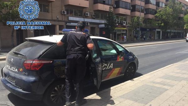 Policía Nacional en un acto de servicio Policía Nacional en un acto de servicio
