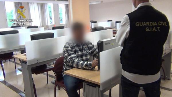 El investigado, durante el examen de c onducir. El investigado, durante el examen de c onducir.