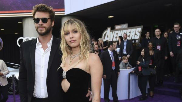 Liam Hemsworth y Miley Cyrus (8 meses casados) Liam Hemsworth y Miley Cyrus (8 meses casados)
