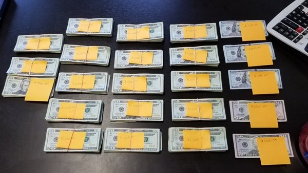 Una empresa de residuos localizó 22.940 dólares (unos 20.500 euros) en una caja de zapatos Una empresa de residuos localizó 22.940 dólares (unos 20.500 euros) en una caja de zapatos