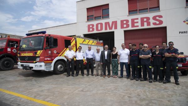 Bomberos de Oropesa junto al presidente de la Diputación de Castellón Bomberos de Oropesa junto al presidente de la Diputación de Castellón