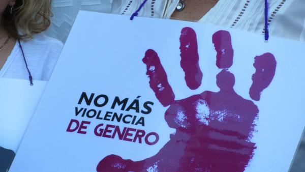 Cartel portado por una mujer en una concentración contra la violencia machista Cartel portado por una mujer en una concentración contra la violencia machista