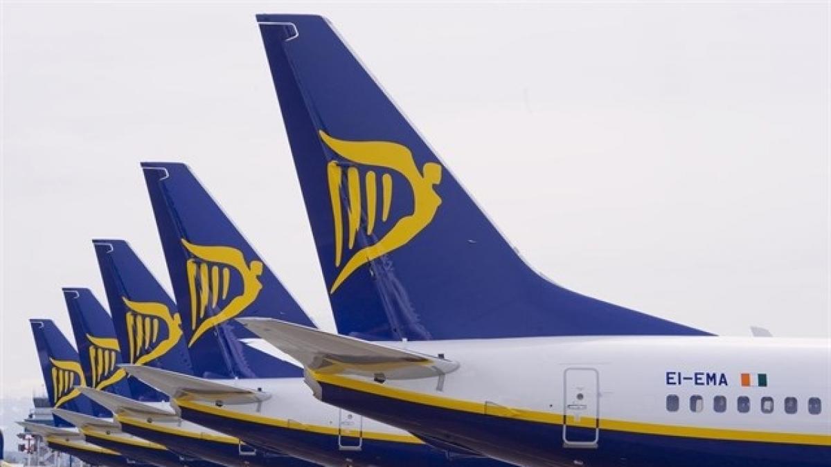 Los tripulantes de cabina de Ryanair convocan 10 días de ...