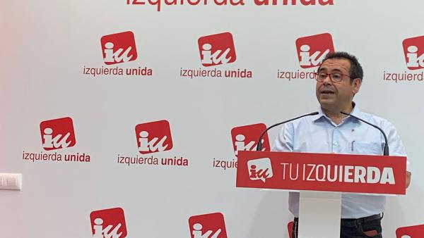 El coordinador regional de IU, Juan Ramón Crespo, en rueda de prensa. El coordinador regional de IU, Juan Ramón Crespo, en rueda de prensa.