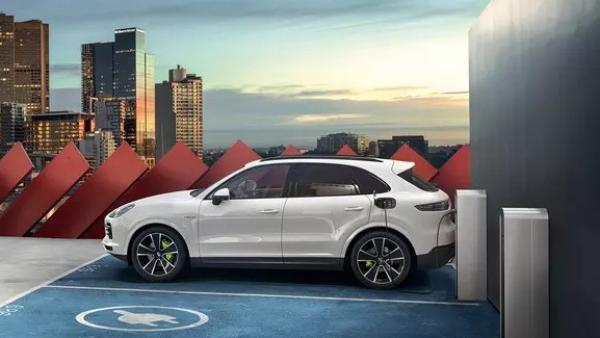 Porsche Cayenne E-Hybrid
Porsche Cayenne E-Hybrid