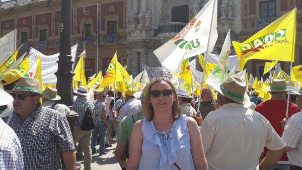 Marián Adán en la manifestación del pasado julio en Sevilla ante la crisis de precios en el olivar. Marián Adán en la manifestación del pasado julio en Sevilla ante la crisis de precios en el olivar.