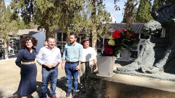 Jose Luis Ruiz Espejo y Francisco Calderon (PSOE) en homenaje a las victimas de la dictadura franquista en Antequera Jose Luis Ruiz Espejo y Francisco Calderon (PSOE) en homenaje a las victimas de la dictadura franquista en Antequera