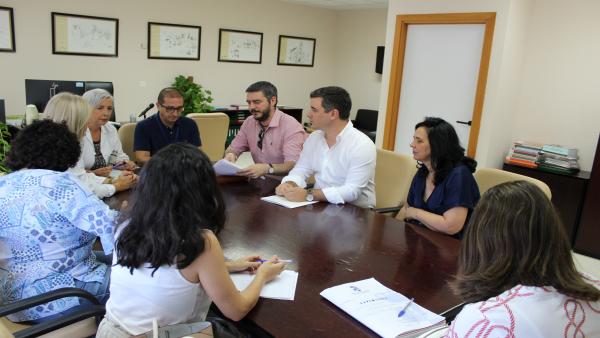 Reunión entre alcaldes y Área de Gestión Sanitaria de Osuna por la atención médica estival Reunión entre alcaldes y Área de Gestión Sanitaria de Osuna por la atención médica estival