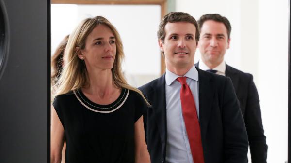 Imagen de recurso de la portavoz del PP en el Congreso de los Diputados, Cayetana Álvarez de Toledo (d) y el presidente del partido, Pablo Casado (i), con el secretario general de la formación, Teodoro García Egea de fondo. Imagen de recurso de la portavoz del PP en el Congreso de los Diputados, Cayetana Álvarez de Toledo (d) y el presidente del partido, Pablo Casado (i), con el secretario general de la formación, Teodoro García Egea de fondo.