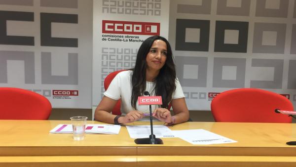 La secretaria regional de Mujeres e Igualdad de CCOO, Rosario Martínez, en rueda de prensa La secretaria regional de Mujeres e Igualdad de CCOO, Rosario Martínez, en rueda de prensa