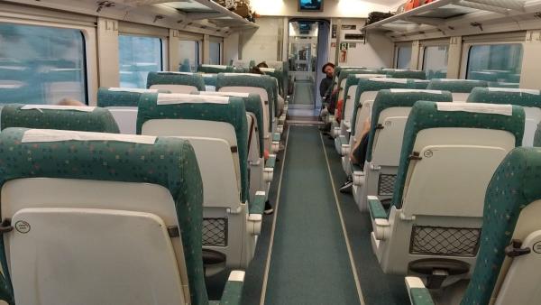 Interior de un Alvia de Renfe que cubre el trayecto Gijón-Madrid. Interior de un Alvia de Renfe que cubre el trayecto Gijón-Madrid.