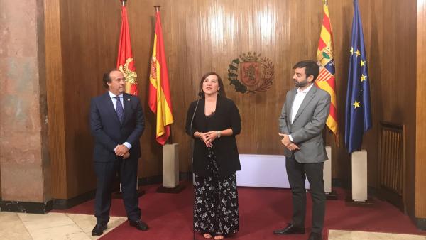 La vicealcaldesa Sara Fernández y el cónsul de El Salvador, Alfredo de Ojeda La vicealcaldesa Sara Fernández y el cónsul de El Salvador, Alfredo de Ojeda