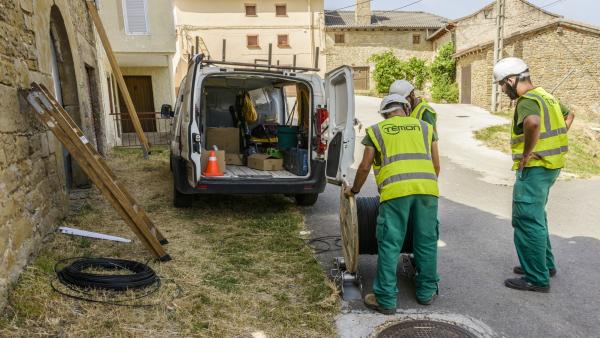 Instalanción de la infraestructura que permite que la banda ancha llegue a nuevas localidades de la provincia de Huesca. Instalanción de la infraestructura que permite que la banda ancha llegue a nuevas localidades de la provincia de Huesca.