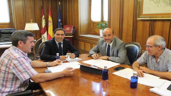 El vicepresidente de C-LM, José Luis Martínez Guijarro, se reúne con el presidente de la Diputación de Cuenca, Álvaro Martínez Chana El vicepresidente de C-LM, José Luis Martínez Guijarro, se reúne con el presidente de la Diputación de Cuenca, Álvaro Martínez Chana