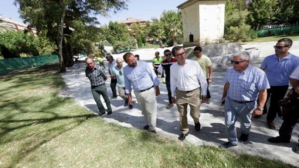 El Plan Especial de Verano de Parques y Jardines contempla más de 100.000 actuaciones hasta el mes de septiembre El Plan Especial de Verano de Parques y Jardines contempla más de 100.000 actuaciones hasta el mes de septiembre