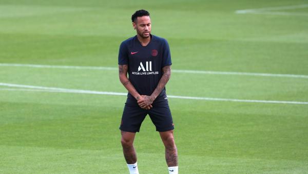 Neymar se entrena en solitario con el PSG Neymar se entrena en solitario con el PSG