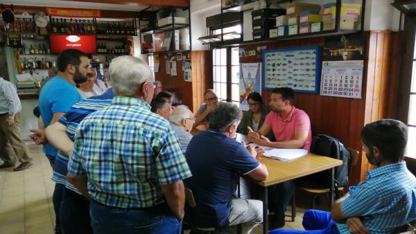 El diputado del PP Álvaro Queipo se reúne con vecinos de Valdés y Villayón. El diputado del PP Álvaro Queipo se reúne con vecinos de Valdés y Villayón.