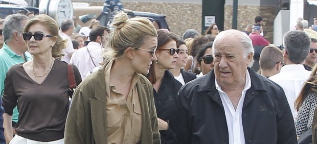 Amancio Ortega y su hija Marta en Arteixo