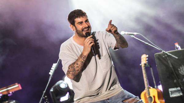Melendi durante su concierto en el Festival Starlite Melendi durante su concierto en el Festival Starlite
