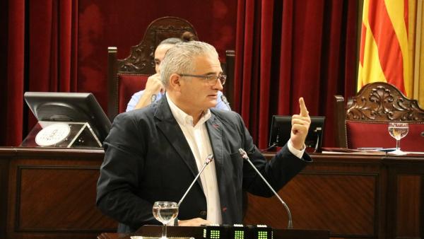 El diputado de El PI, Jaume Font, en el Parlament El diputado de El PI, Jaume Font, en el Parlament