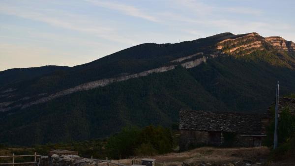 Monte Nabaín, en el Pirineo oscense. Monte Nabaín, en el Pirineo oscense.