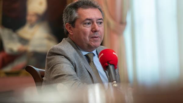 El alcalde de Sevilla, el socialista Juan Espadas, durante la entrevista con Europa Press El alcalde de Sevilla, el socialista Juan Espadas, durante la entrevista con Europa Press