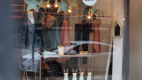 Un total de 69.078 asturianos recurrirá a productos de financiación, como tarjetas o préstamos, para afrontar las compras de las próximas fiestas navideñas, según un estudio de Kelisto.Es, que añade que los consumidores de dicha región gastarán 870.386 eu Un total de 69.078 asturianos recurrirá a productos de financiación, como tarjetas o préstamos, para afrontar las compras de las próximas fiestas navideñas, según un estudio de Kelisto.Es, que añade que los consumidores de dicha región gastarán 870.386 eu