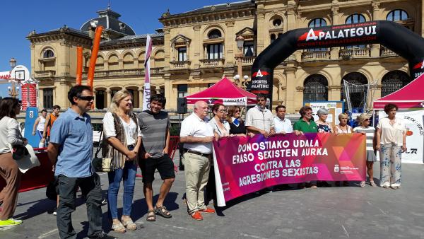 Concentración contra las últimas agresiones sexistas en San Sebastián Concentración contra las últimas agresiones sexistas en San Sebastián