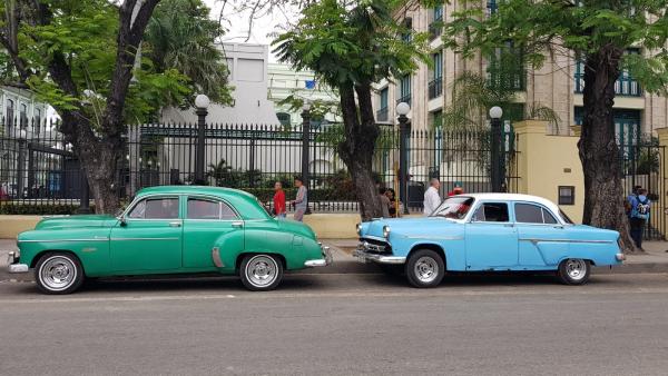 Vehículos antiguos en La Habana (Cuba). Vehículos antiguos en La Habana (Cuba).
