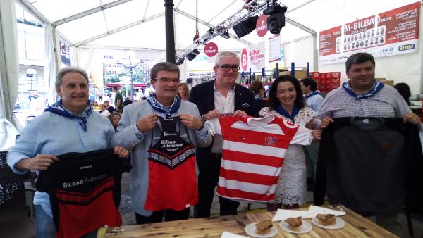 El alcalde del Bilbao, Juan Mari Aburto, participa en un acto solidario en Aste Nagusia en Bilbao El alcalde del Bilbao, Juan Mari Aburto, participa en un acto solidario en Aste Nagusia en Bilbao