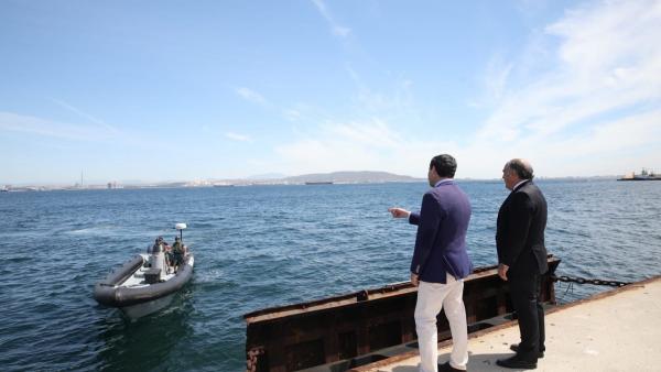 El presidente de la Junta, Juanma Moreno, en Algeciras junto al alcalde José Ignacio Landaluce, en una imagen de archivo. El presidente de la Junta, Juanma Moreno, en Algeciras junto al alcalde José Ignacio Landaluce, en una imagen de archivo.