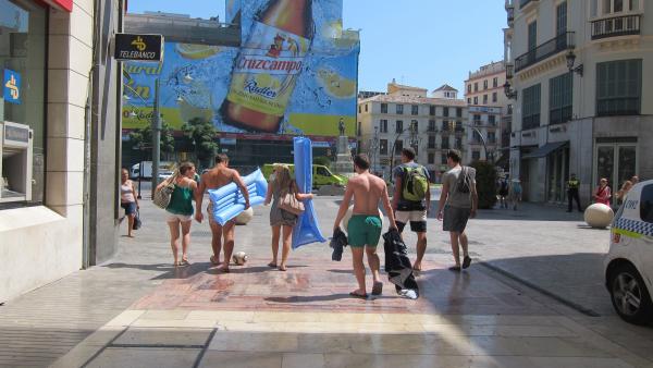 Calor, turismo, turistas, Colchoneta, playa, centro, larios, camisetas, sin ropa Calor, turismo, turistas, Colchoneta, playa, centro, larios, camisetas, sin ropa