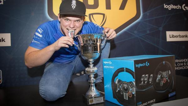 El malagueño Miguel Ballester gana la Liberbank Challengue 2019, campeonato de e-sports. El malagueño Miguel Ballester gana la Liberbank Challengue 2019, campeonato de e-sports.