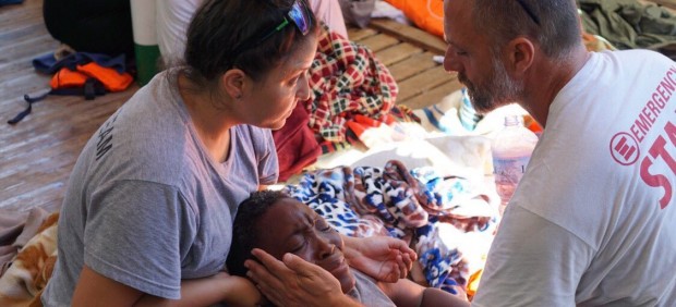 Una migrante a bordo del Open Arms.