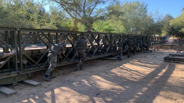 Entrega del puente militar tipo ‘Bailey’ instalado en el Puente de los Olivarejos para el traslado de la Virgen del Rocío a Almonte Entrega del puente militar tipo ‘Bailey’ instalado en el Puente de los Olivarejos para el traslado de la Virgen del Rocío a Almonte
