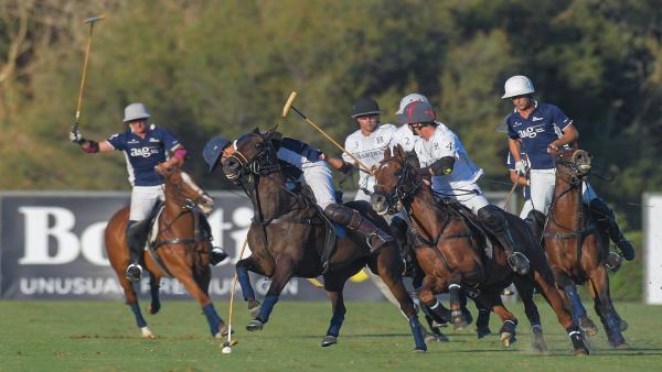 Imagen del partido de polo entre Dos Lunas A&G Banca Privada contra Bardon Polo Team Imagen del partido de polo entre Dos Lunas A&G Banca Privada contra Bardon Polo Team