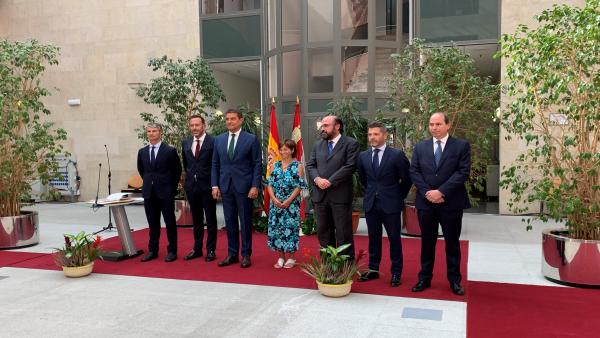 El consejero de la Presidencia, Ángel Ibáñez, junto a seis de los altos cargos de su área. El consejero de la Presidencia, Ángel Ibáñez, junto a seis de los altos cargos de su área.