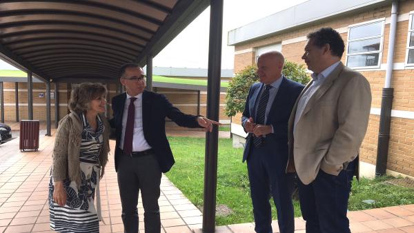 Imagen de la visita al HUCA. Imagen de la visita al HUCA.