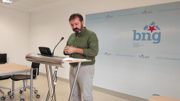 El diputado nacionalista Luís Bará durante la rueda de prensa. El diputado nacionalista Luís Bará durante la rueda de prensa.
