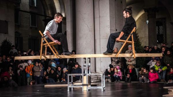 Espectáculo de Kolektiv Lapso Cirk Espectáculo de Kolektiv Lapso Cirk