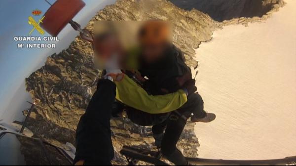 Rescate de la Guardia Civil en el Aneto Rescate de la Guardia Civil en el Aneto