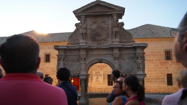 Visita guiada nocturna durante los cursos de verano, en una imagen de archivo Visita guiada nocturna durante los cursos de verano, en una imagen de archivo
