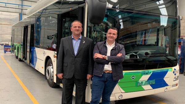 El regidor de Movilidad, Francesc Dalmau, y el gerente de la EMT, Mateu Marcús, visitan la fábrica de los nuevos autobuses de la EMT El regidor de Movilidad, Francesc Dalmau, y el gerente de la EMT, Mateu Marcús, visitan la fábrica de los nuevos autobuses de la EMT