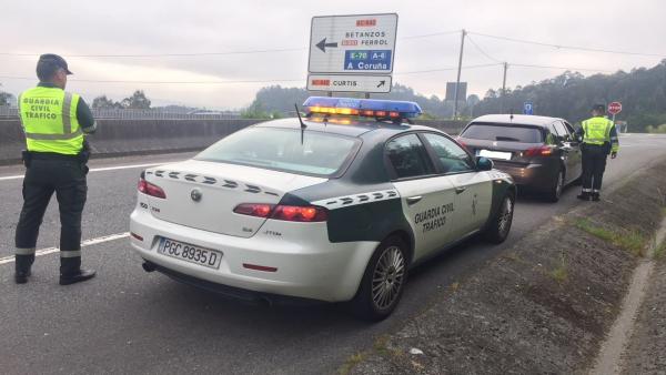 Control de la Guardia Civil de Tráfico de A Coruña. Control de la Guardia Civil de Tráfico de A Coruña.
