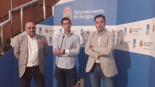 El alcalde de Burgos, Daniel de la Rosa, junto al presidente de la Federación de Hostelería de Burgos. El alcalde de Burgos, Daniel de la Rosa, junto al presidente de la Federación de Hostelería de Burgos.