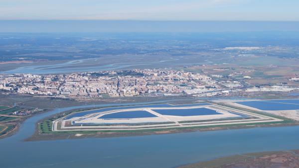 Vista aérea de las balsas de fosfoyesos en Huelva. Vista aérea de las balsas de fosfoyesos en Huelva.